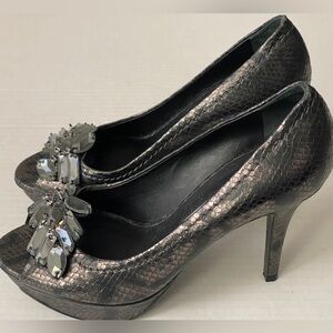 Vera Wang Lavender Snakeskin Print High Heels Platform Peep Toe Women's Size 6